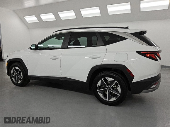 2025 Hyundai Tucson SEL with VIN 5NMJB3DE2SH470037, listed as a Copart auction lot 53915985 with 13,836 mi miles and Clean Title. Bid and sale history available at DreamBid. Image 2.