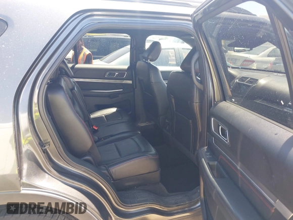 2018 Ford Explorer Sport z VIN 1FM5K8GT6JGB00350, wystawiony jako IAAI lot #42599100 z przebiegiem Nie podano mil oraz . Historia ofert i sprzedaży dostępna na DreamBid. Obrazek 8.