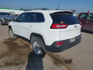 2018 Jeep Cherokee Latitude with VIN 1C4PJLCB2JD511083, listed as a IAAI auction lot 42070152 with 135,752 mi miles. Bid and sale history available at carsss.com. Image 3.