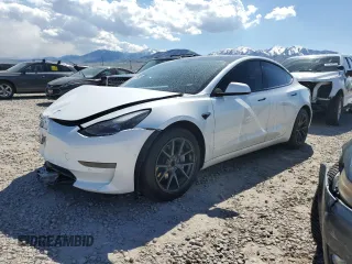 2021 Tesla Model 3 Standard Range Plus z VIN 5YJ3E1EA8MF922416, wystawiony jako Copart lot #54727655 z przebiegiem 42 401 mil mil oraz Szkoda całkowita • Salvage title. Historia ofert i sprzedaży dostępna na DreamBid. Obrazek 1.