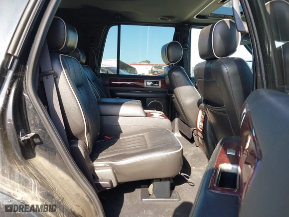 2006 Lincoln Navigator Luxury with VIN 5LMFU27536LJ25912, listed as a IAAI auction lot 42004689 with 160,020 mi miles. Bid and sale history available at carsss.com. Image 8.
