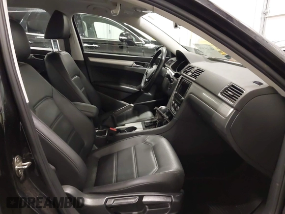 2019 Volkswagen Passat Wolfsburg Edition z VIN 1VWLA7A36KC004077, wystawiony jako IAAI lot #42164379 z przebiegiem 50 498 mil mil oraz . Historia ofert i sprzedaży dostępna na DreamBid. Obrazek 5.