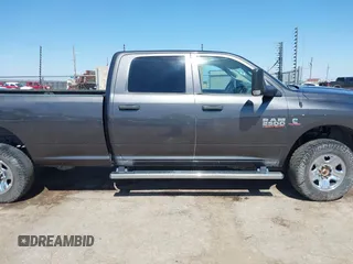 2018 Ram 2500 Tradesman z VIN 3C6UR5HL8JG283609, wystawiony jako IAAI lot #42491762 z przebiegiem 139 492 mil mil oraz . Historia ofert i sprzedaży dostępna na DreamBid. Obrazek 14.