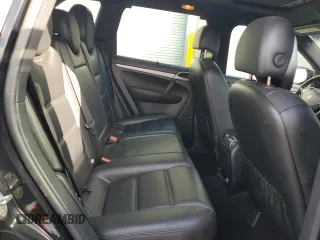 2010 Porsche Cayenne z VIN WP1AA2AP9ALA08542, wystawiony jako Copart lot #53385205 z przebiegiem 136 484 mil mil oraz Tytuł czysty. Historia ofert i sprzedaży dostępna na DreamBid. Obrazek 11.