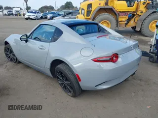 2024 Mazda MX-5 Miata Grand Touring z VIN JM1NDAM76R0602860, wystawiony jako IAAI lot #41346197 z przebiegiem 1 891 mil mil oraz . Historia ofert i sprzedaży dostępna na DreamBid. Obrazek 3.