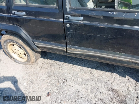 1990 Jeep Cherokee with VIN 1J4FJ38L1LL100497, listed as a IAAI auction lot 37253812 with 214,943 mi miles and . Bid and sale history available at DreamBid. Image 6.