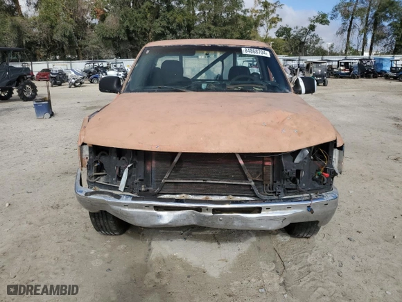 2000 Chevrolet Silverado 1500 with VIN 1GCEC14W1YZ342338, listed as a Copart auction lot 84868704 with 215,540 mi miles and Salvage Title. Bid and sale history available at carsss.com. Image 5.