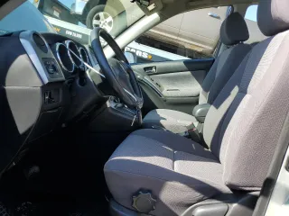 2003 Toyota Matrix Std z VIN 2T1LR32E83C122631, wystawiony jako Copart lot #52223705 z przebiegiem 198 449 mil mil oraz Czysty tytuł • Clean title. Historia ofert i sprzedaży dostępna na DreamBid. Obrazek 7.
