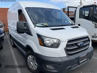 2020 Ford Transit Cargo z VIN 1FTYE1C83LKA02376, wystawiony jako IAAI lot #42554248 z przebiegiem 64 487 mil mil oraz . Historia ofert i sprzedaży dostępna na DreamBid. Obrazek 1.