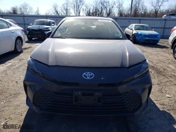 2025 Toyota Camry LE with VIN 4T1DAACK8SU028833, listed as a Copart auction lot 47898745 with 2,177 mi miles and Salvage Title. Bid and sale history available at carsss.com. Image 5.