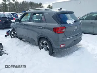 2021 Hyundai Venue Denim z VIN KMHRC8A31MU093143, wystawiony jako IAAI lot #41541572 z przebiegiem 24 804 mil mil oraz . Historia ofert i sprzedaży dostępna na DreamBid. Obrazek 3.