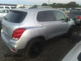 2022 Chevrolet Trax LT with VIN KL7CJLSMXNB517990, listed as a IAAI auction lot 36131444 with 20,228 mi miles. Bid and sale history available at carsss.com. Image 4.