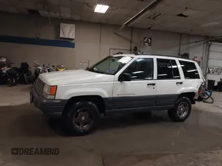 1997 Jeep Grand Cherokee Laredo z VIN 1J4GZ58S9VC562907, wystawiony jako IAAI lot #42102313 z przebiegiem 137 672 mil mil oraz . Historia ofert i sprzedaży dostępna na DreamBid. Obrazek 14.
