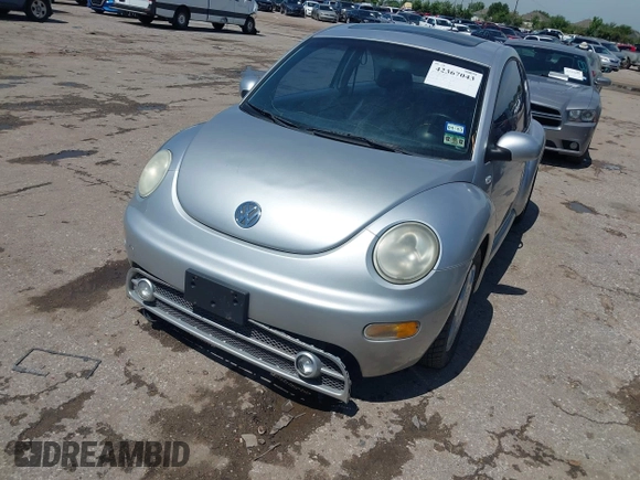 2001 Volkswagen Beetle GLX with VIN 3VWDC21CX1M414377, listed as a IAAI auction lot 42367043 with 78,353 mi miles and . Bid and sale history available at DreamBid. Image 2.