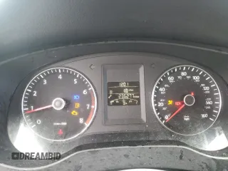 2013 Volkswagen Jetta SE z VIN 3VWDP7AJ7DM311146, wystawiony jako Copart lot #54963425 z przebiegiem 236 277 mil mil oraz Szkoda całkowita • Salvage title. Historia ofert i sprzedaży dostępna na DreamBid. Obrazek 9.