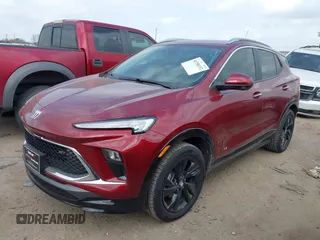 2025 Buick Encore GX Sport Touring с VIN KL4AMDSL1SB046901, выставлен на аукционе IAAI как лот 41750132 с пробегом 2 036 миль миль и . История ставок и продаж доступна на DreamBid. Изображение 17.