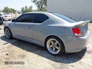 2012 Scion tC z VIN JTKJF5C71C3023274, wystawiony jako IAAI lot #42201270 z przebiegiem 225 683 mil mil oraz . Historia ofert i sprzedaży dostępna na DreamBid. Obrazek 3.
