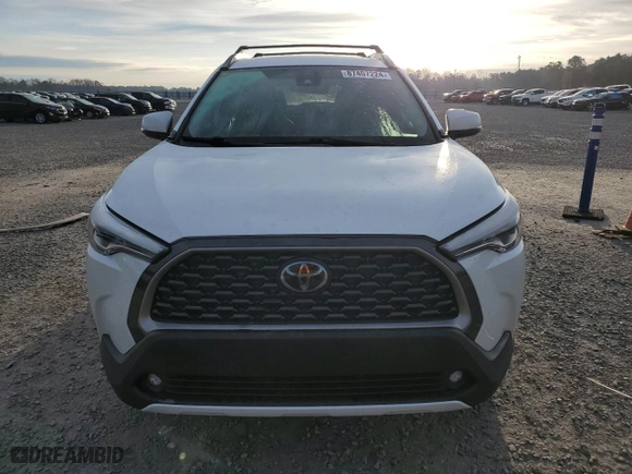 2022 Toyota Corolla Cross XLE with VIN 7MUEAAAG8NV029308, listed as a Copart auction lot 87407224 with 21,590 mi miles and Salvage Title. Bid and sale history available at carsss.com. Image 5.