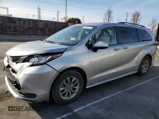 2022 Toyota Sienna LE z VIN 5TDKSKFC6NS054892, wystawiony jako Copart lot #43785245 z przebiegiem 82 943 mil mil oraz Czysty tytuł • Clean title. Historia ofert i sprzedaży dostępna na DreamBid. Obrazek 1.
