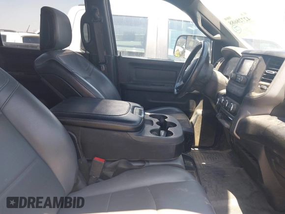 2022 Ram 2500 Tradesman z VIN 3C6UR5HJ7NG351676, wystawiony jako IAAI lot #42728688 z przebiegiem 90 318 mil mil oraz . Historia ofert i sprzedaży dostępna na DreamBid. Obrazek 5.