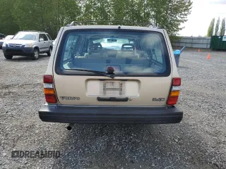 1993 Volvo 240 z VIN YV1AW8311P1956415, wystawiony jako Copart lot #55122855 z przebiegiem 276 658 mil mil oraz Szkoda całkowita • Salvage title. Historia ofert i sprzedaży dostępna na DreamBid. Obrazek 6.