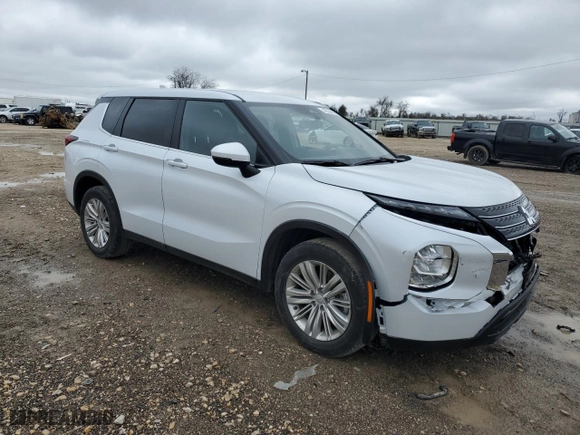 2024 Mitsubishi Outlander ES with VIN JA4J3UA84RZ043234, listed as a Copart auction lot 45034425 with 15,728 mi miles and Salvage Title. Bid and sale history available at carsss.com. Image 4.