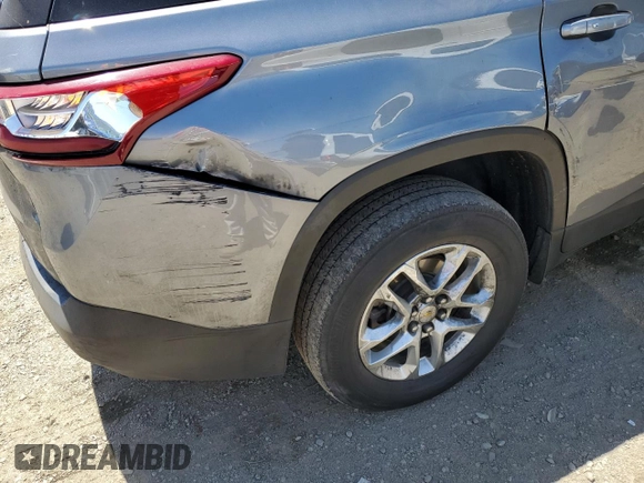 2020 Chevrolet Traverse LS z VIN 1GNERFKW8LJ292177, wystawiony jako Copart lot #56173015 z przebiegiem 67 821 mil mil oraz Szkoda całkowita • Salvage title. Historia ofert i sprzedaży dostępna na DreamBid. Obrazek 13.