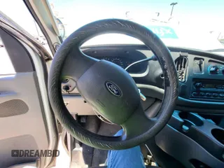 2006 Ford Econoline Cargo z VIN 1FTNE24L76HB39172, wystawiony jako IAAI lot #42563189 z przebiegiem 158 898 mil mil oraz . Historia ofert i sprzedaży dostępna na DreamBid. Obrazek 1.