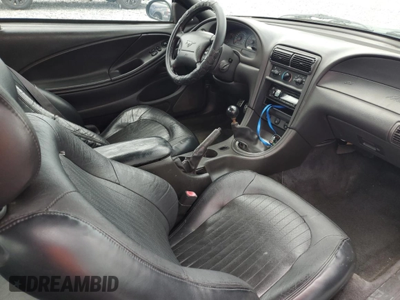 2001 Ford Mustang GT Deluxe with VIN 1FAFP42X61F262133, listed as a Copart auction lot 60112915 with 98,102 mi miles and Salvage title. Bid and sale history available at DreamBid. Image 8.