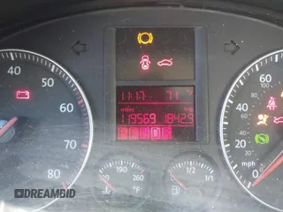 2006 Volkswagen Jetta 2.5L z VIN 3VWRF71K56M703871, wystawiony jako IAAI lot #41667114 z przebiegiem 119 569 mil mil oraz . Historia ofert i sprzedaży dostępna na DreamBid. Obrazek 7.