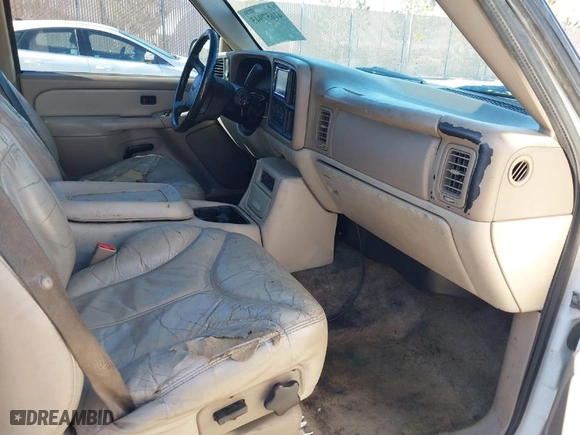 2002 GMC Yukon SLT with VIN 1GKEC13T32R256757, listed as a IAAI auction lot 41657945 with 331,831 mi miles. Bid and sale history available at carsss.com. Image 5.