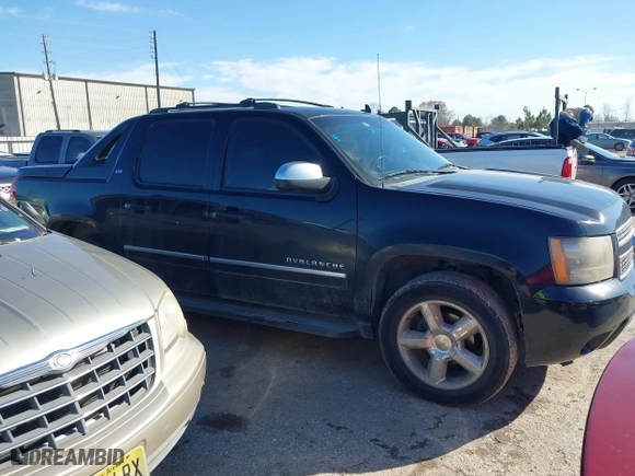 2011 Chevrolet Avalanche LTZ with VIN 3GNMCGE00BG391196, listed as a IAAI auction lot 41447134 with 248,991 mi miles. Bid and sale history available at carsss.com. Image 13.