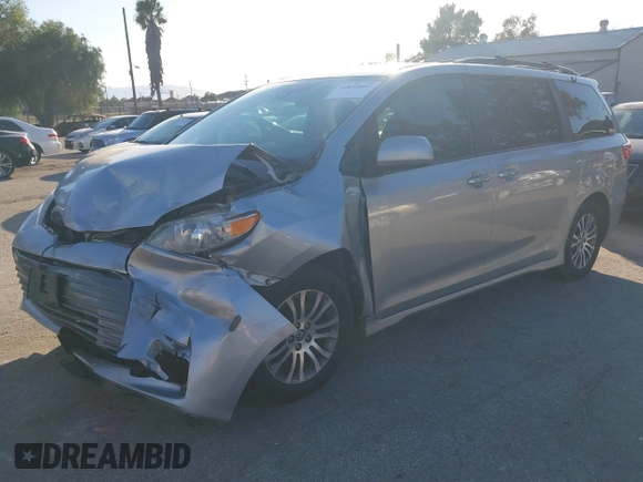 2020 Toyota Sienna XLE Auto Access Seat with VIN 5TDYZ3DC0LS049229, listed as a IAAI auction lot 41635807 with 102,674 mi miles. Bid and sale history available at carsss.com. Image 17.