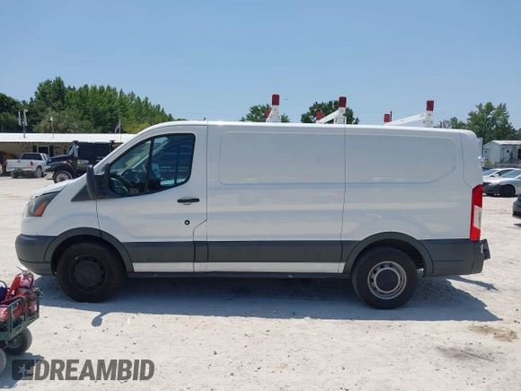 2015 Ford Transit Cargo z VIN 1FTNE1YM9FKA16926, wystawiony jako IAAI lot #42493994 z przebiegiem 218 427 mil mil oraz . Historia ofert i sprzedaży dostępna na DreamBid. Obrazek 14.