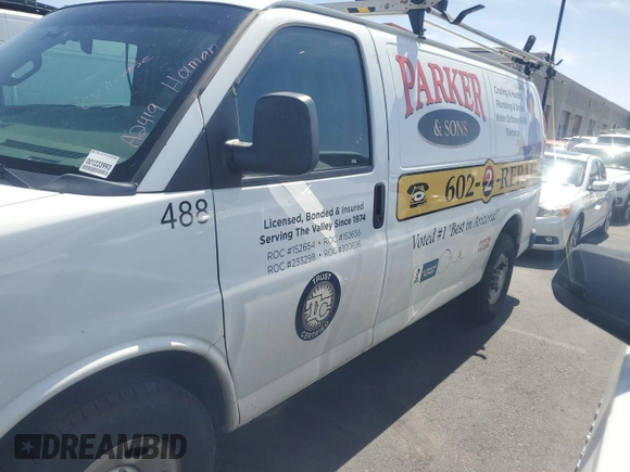 2017 Chevrolet Express Cargo z VIN 1GCWGAFF4H1326462, wystawiony jako IAAI lot #42826100 z przebiegiem 131 416 mil mil oraz . Historia ofert i sprzedaży dostępna na DreamBid. Obrazek 5.