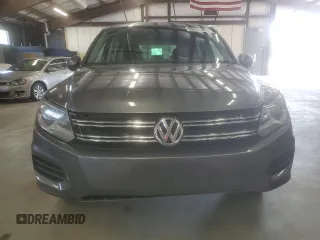 2013 Volkswagen Tiguan SE z VIN WVGBV3AX7DW613495, wystawiony jako Copart lot #59922995 z przebiegiem 224 725 mil mil oraz Czysty tytuł • Clean title. Historia ofert i sprzedaży dostępna na DreamBid. Obrazek 5.