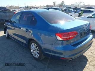2015 Volkswagen Jetta SE with VIN 3VWD17AJXFM261556, listed as a IAAI auction lot 42227068 with 135,370 mi miles and . Bid and sale history available at DreamBid. Image 3.