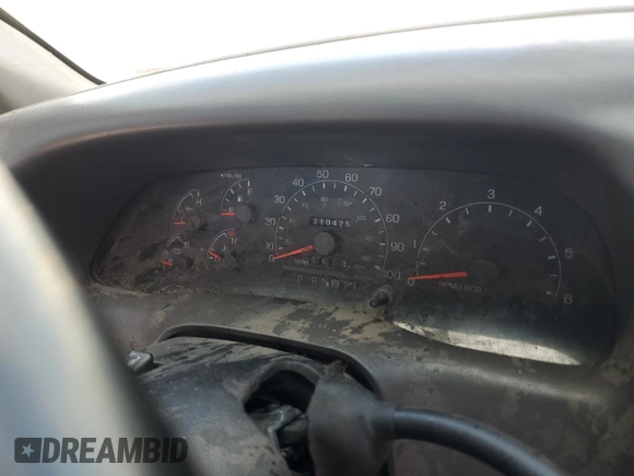 2000 Ford F-250 XL z VIN 1FTNF20L0YEA92980, wystawiony jako Copart lot #56422575 z przebiegiem 210 425 mil mil oraz Szkoda całkowita • Salvage title. Historia ofert i sprzedaży dostępna na DreamBid. Obrazek 9.