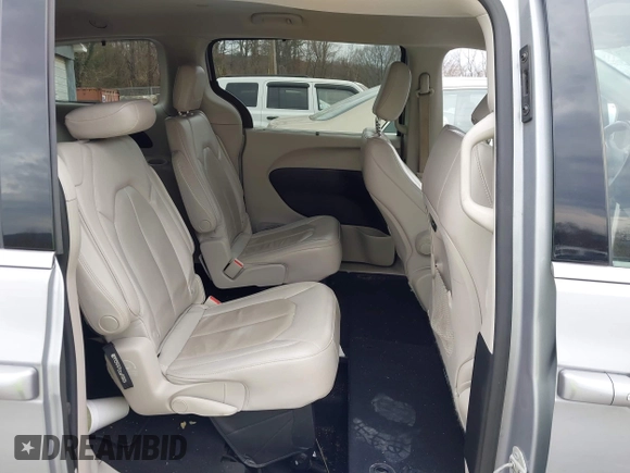 2021 Chrysler Pacifica Touring L with VIN 2C4RC1BG3MR542543, listed as a IAAI auction lot 41657073 with 118,833 mi miles and . Bid and sale history available at DreamBid. Image 8.