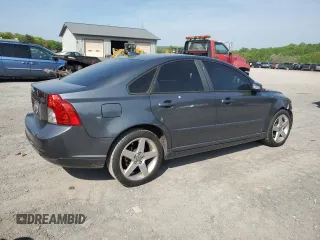 2008 Volvo S40 2.4L z VIN YV1MS382282382674, wystawiony jako Copart lot #55022625 z przebiegiem 116 132 mil mil oraz Szkoda całkowita • Salvage title. Historia ofert i sprzedaży dostępna na DreamBid. Obrazek 3.