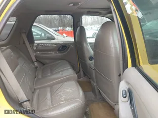 2001 Ford Escape XLT with VIN 1FMYU04171KE58419, listed as a IAAI auction lot 41723939 with 176,759 mi miles. Bid and sale history available at carsss.com. Image 8.