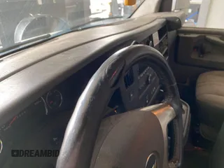 2015 Chevrolet Express Cargo z VIN 1GCWGFCF6F1181729, wystawiony jako IAAI lot #42571653 z przebiegiem 162 943 mil mil oraz . Historia ofert i sprzedaży dostępna na DreamBid. Obrazek 3.