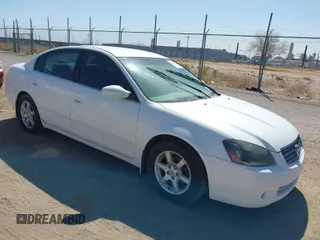 2005 Nissan Altima 2.5 S with VIN 1N4AL11D15C144011, listed as a IAAI auction lot 41965276 with 217,547 mi miles. Bid and sale history available at carsss.com. Image 1.