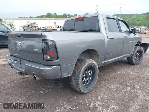 2012 Ram 1500 Sport z VIN 1C6RD7MT2CS108015, wystawiony jako IAAI lot #42093708 z przebiegiem Nie podano mil oraz . Historia ofert i sprzedaży dostępna na DreamBid. Obrazek 4.