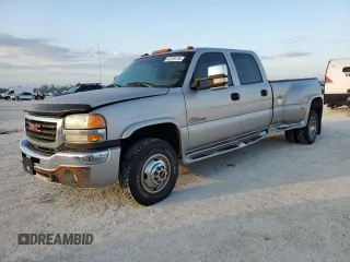 2005 GMC Sierra 3500 DRW Work Trk z VIN 1GTJK33225F923565, wystawiony jako Copart lot #42239145 z przebiegiem 211 076 mil mil oraz Szkoda całkowita • Salvage title. Historia ofert i sprzedaży dostępna na DreamBid. Obrazek 1.