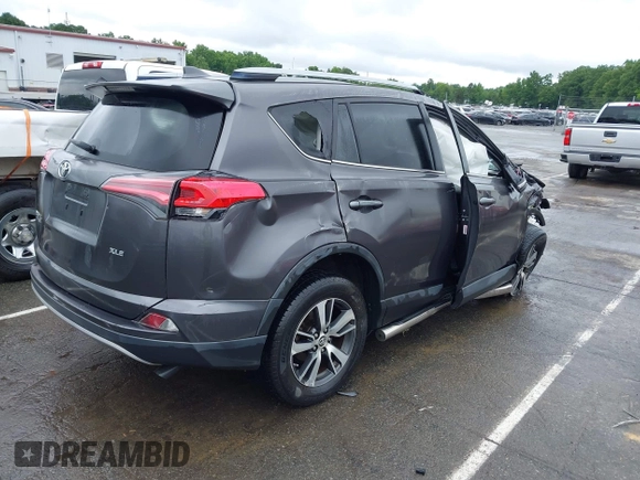 2018 Toyota RAV4 XLE z VIN JTMWFREV3JJ184752, wystawiony jako IAAI lot #42356452 z przebiegiem 79 532 mil mil oraz . Historia ofert i sprzedaży dostępna na DreamBid. Obrazek 4.