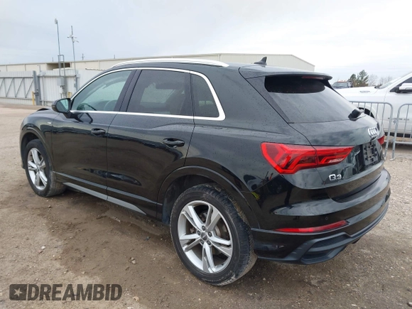 2020 Audi Q3 S line Premium z VIN WA1DECF34L1088002, wystawiony jako IAAI lot #41332352 z przebiegiem 41 196 mil mil oraz . Historia ofert i sprzedaży dostępna na DreamBid. Obrazek 3.