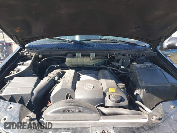 2005 Mercedes-Benz M-Class 3.7L with VIN 4JGAB57E05A537929, listed as a IAAI auction lot 41735013 with 175,695 mi miles. Bid and sale history available at carsss.com. Image 10.