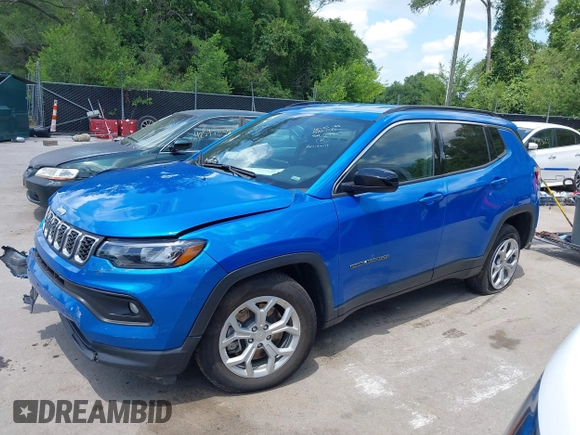 2024 Jeep Compass Latitude с VIN 3C4NJDBNXRT118589, выставлен на аукционе IAAI как лот 42597240 с пробегом 32 098 миль миль и . История ставок и продаж доступна на DreamBid. Изображение 17.