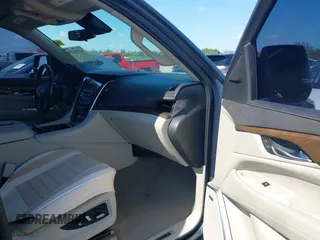 2019 Cadillac Escalade Premium Luxury z VIN 1GYS3CKJ5KR249877, wystawiony jako IAAI lot #42330256 z przebiegiem 46 624 mil mil oraz . Historia ofert i sprzedaży dostępna na DreamBid. Obrazek 5.